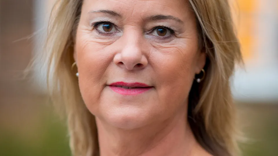 Kvinna med blont hår