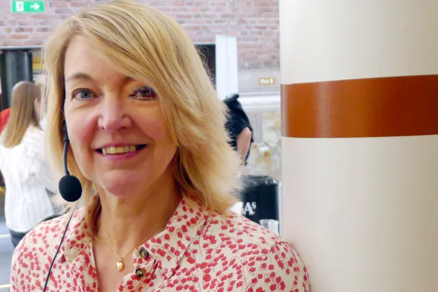 Kvinna med blont hår