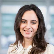 Porträtt av Gemza Ademaj. Foto. 