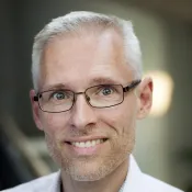 Porträtt av Niclas Andrén. Foto. 