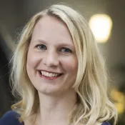 Porträtt av  Linda Öberg. Foto. 