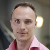 Porträtt av Nicklas Holmberg. Foto. 